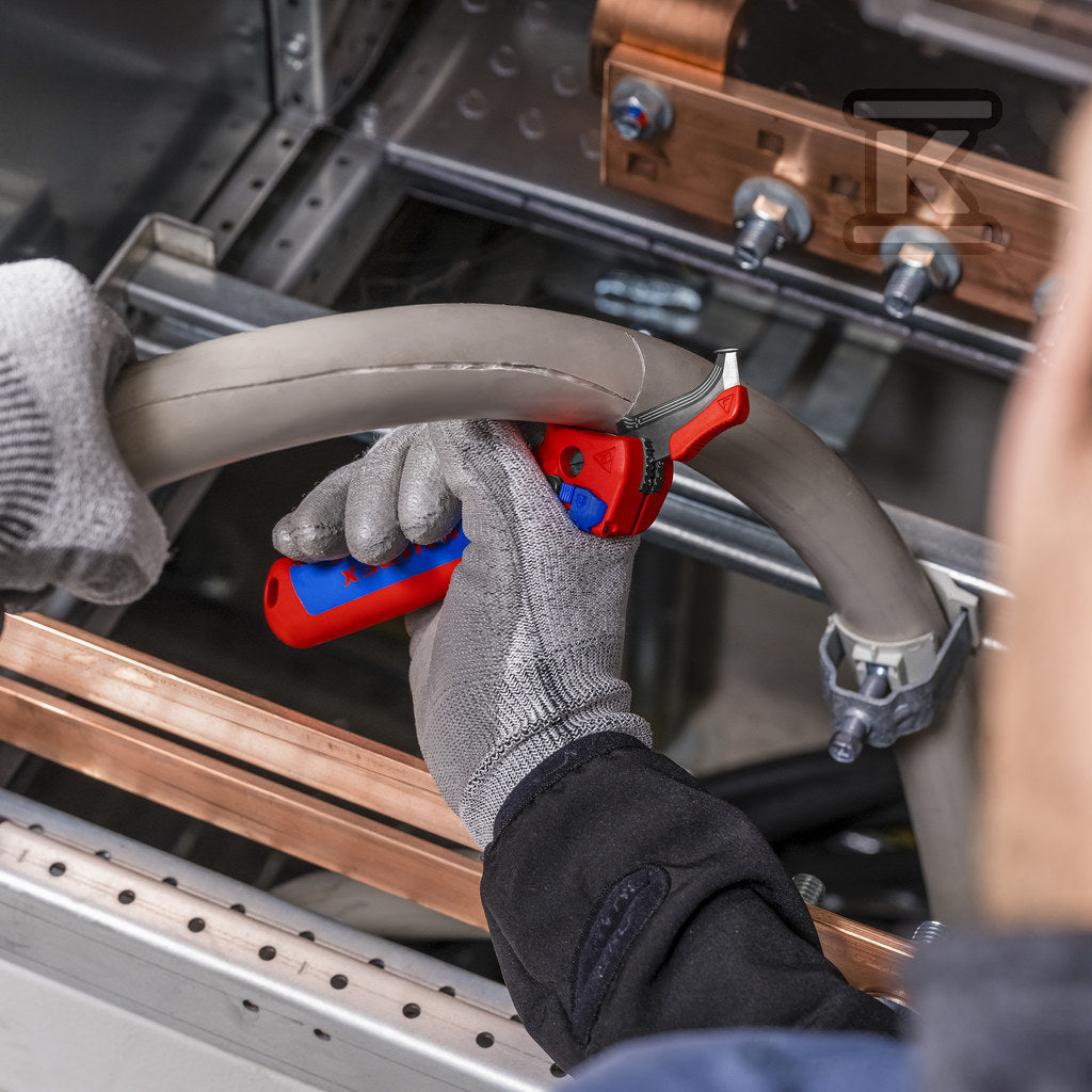Nóż do ściągania izolacji ze stopką prowadzącą z wielokomponentowymi nasadkami 146 mm