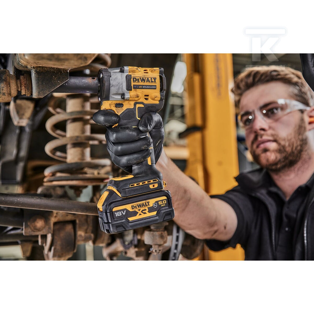 DeWalt 18V XR Kompaktowy klucz udarowy 3/8"