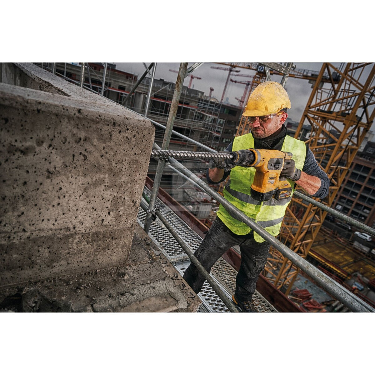 DeWalt 54V XR FLEXVOLT Młotowiertarka SDS-MAX 40mm 2 X 9Ah