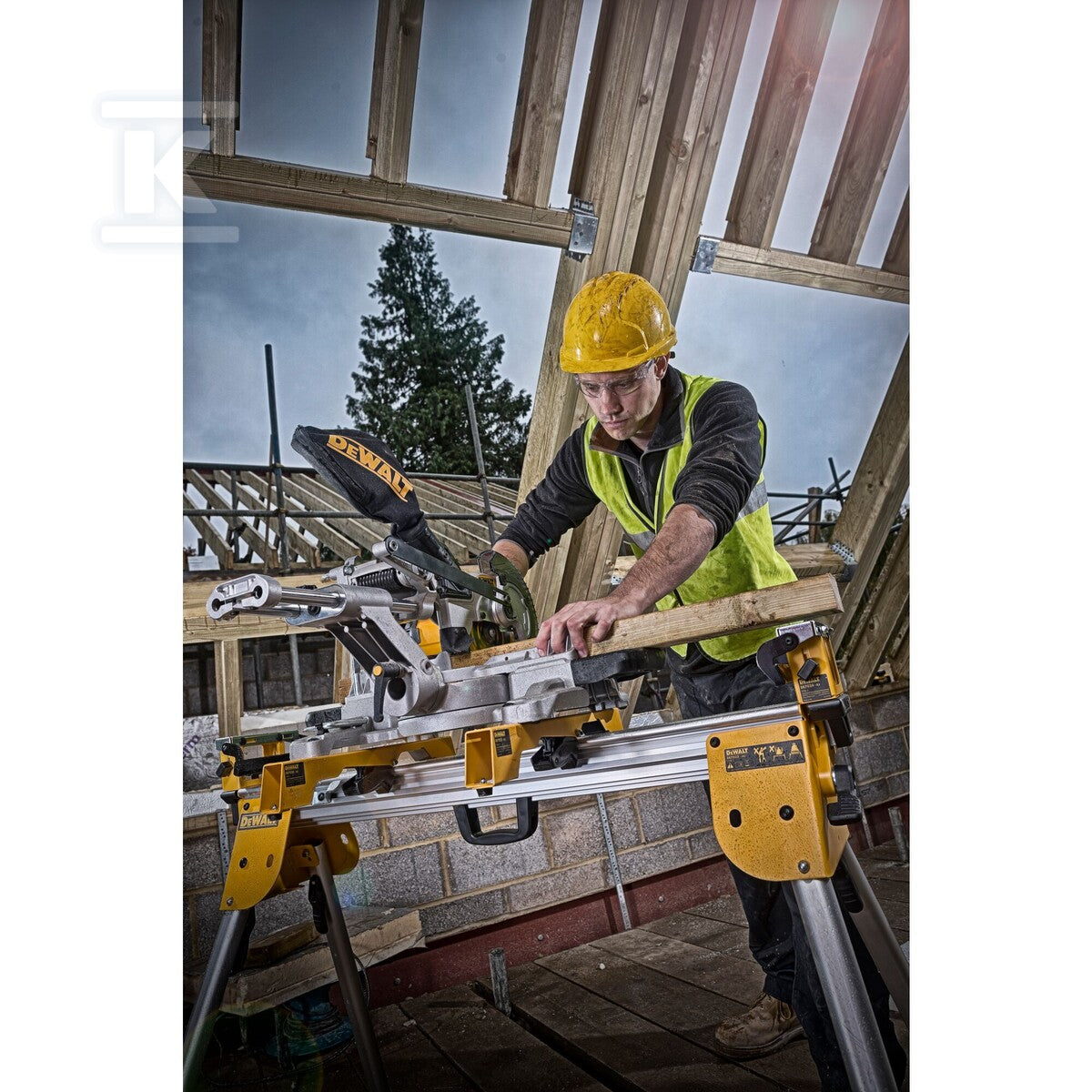 DeWalt 18V XR Pilarka ukosowa 184mm