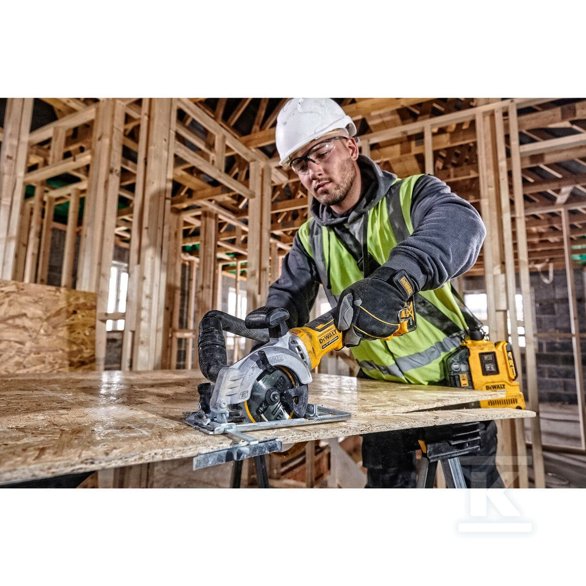 DeWalt 18V XR Kompaktowa Pilarka tarczowa 115mm