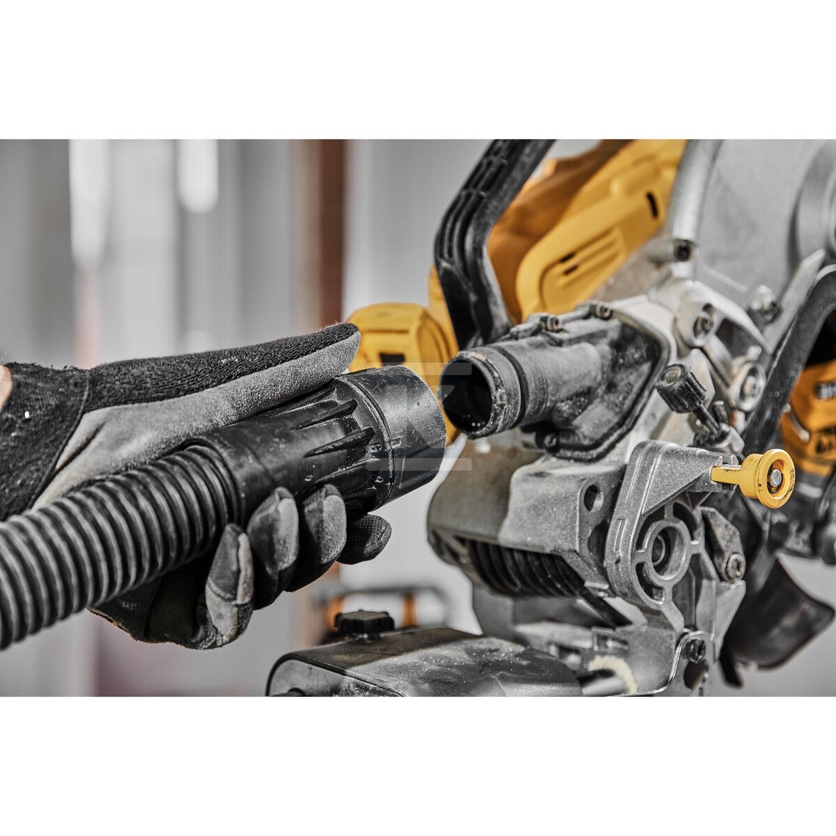 DeWalt 54V XR FV Pilarka ukosowa 305mm