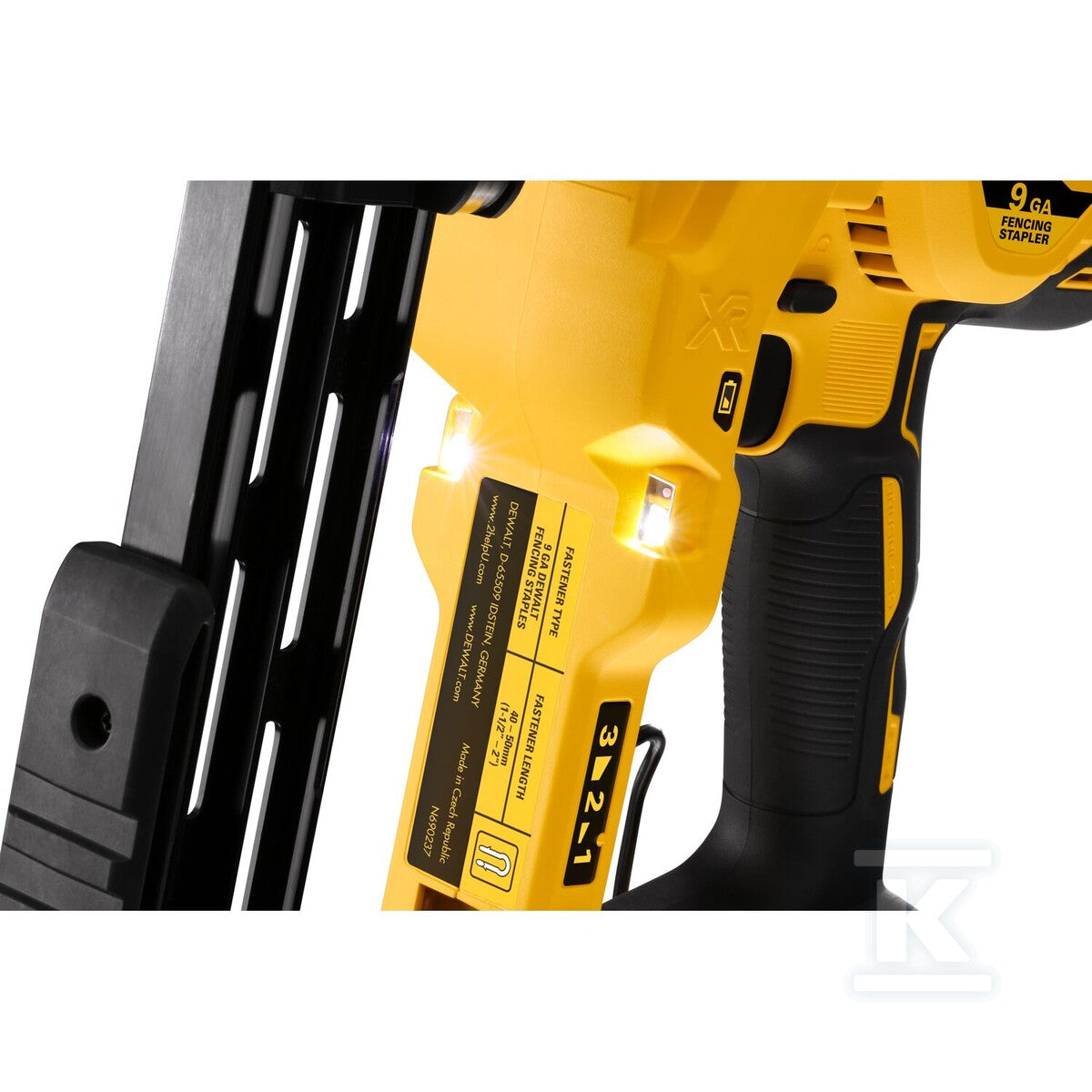 18V XR Zszywacz do ogrodzeń 2 X 5Ah DCFS950P2-QW