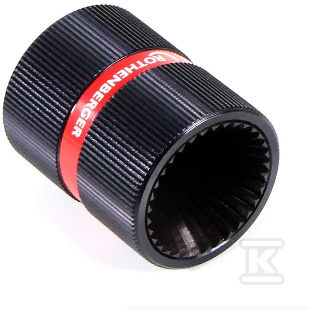 AOM032