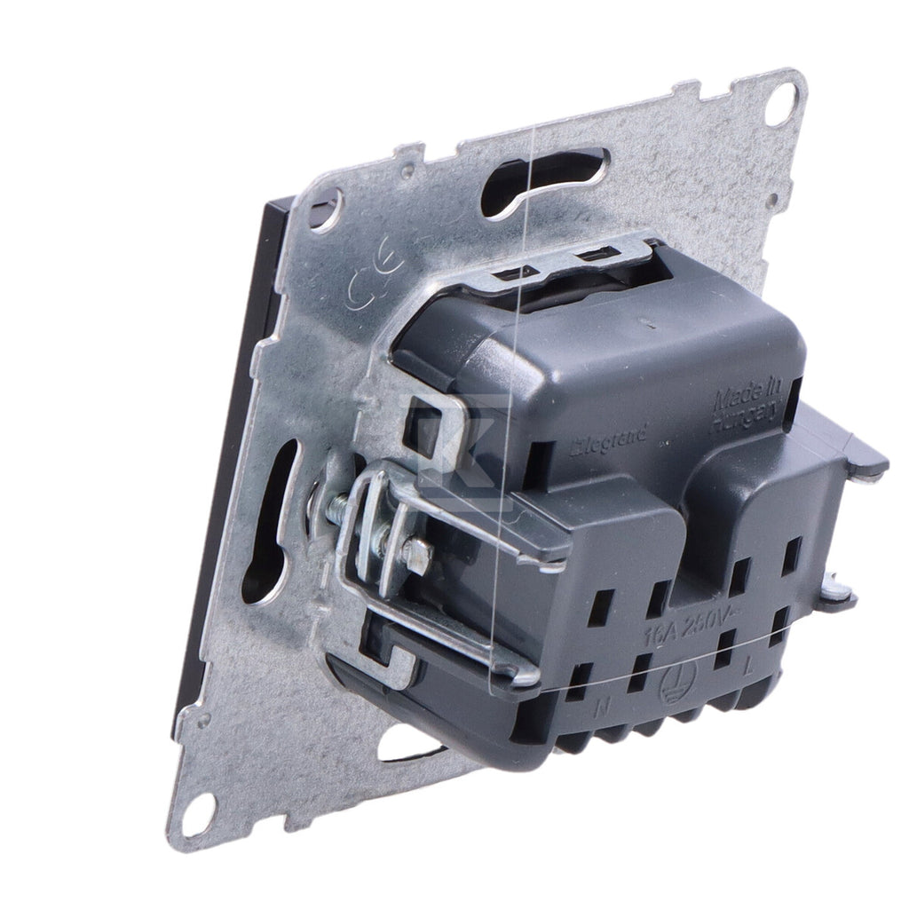 Gniazdo 2P+Z - 16 A - 250 V~ - zaciski śrubowe, CZARNY SUNO