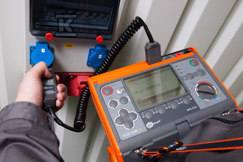 MPI-525 Wielofunkcyjny miernik parametrów instalacji elektrycznych do 2500V z Certyfikatem Kalibracji