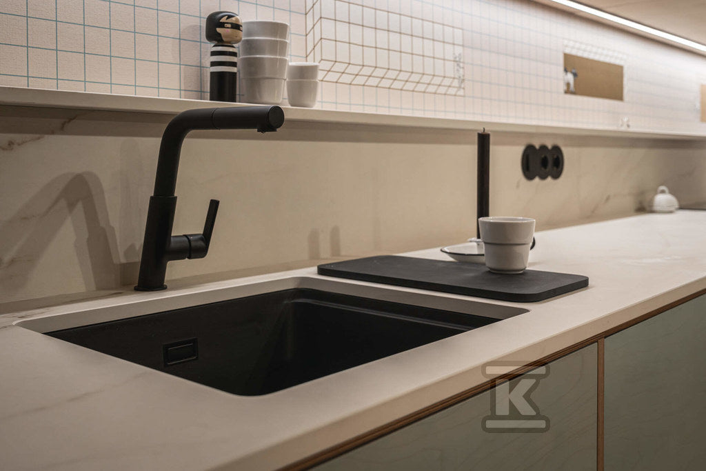 Bateria kuchenna z wyciąganą wylewką Silia, nero