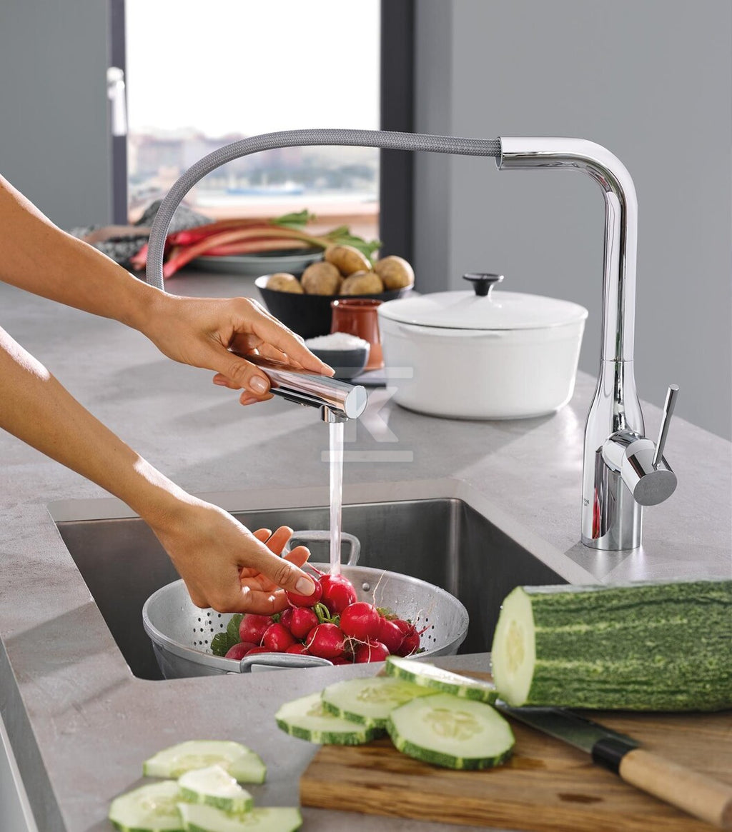 Bateria zlewozmywakowa Essence jednouchwytowa, chrom, kąt obrotu wylewki 360° głowica Ceramiczna 28 mm, wyciągana wylewka z przełącznikiem strumienia